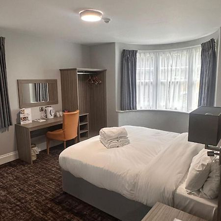 St Andrews Town Hotel ดรอยท์วิช ภายนอก รูปภาพ