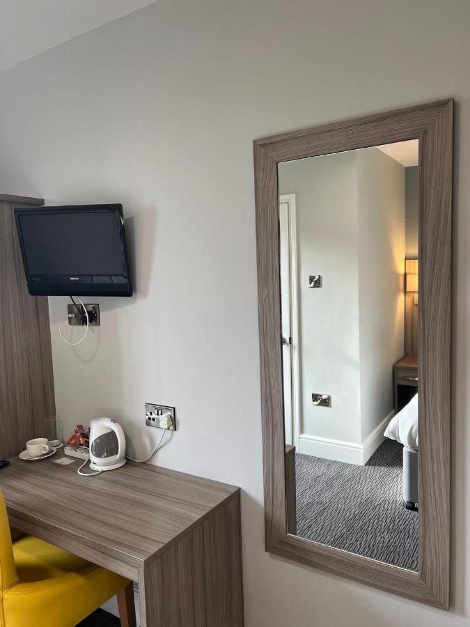 St Andrews Town Hotel ดรอยท์วิช ภายนอก รูปภาพ