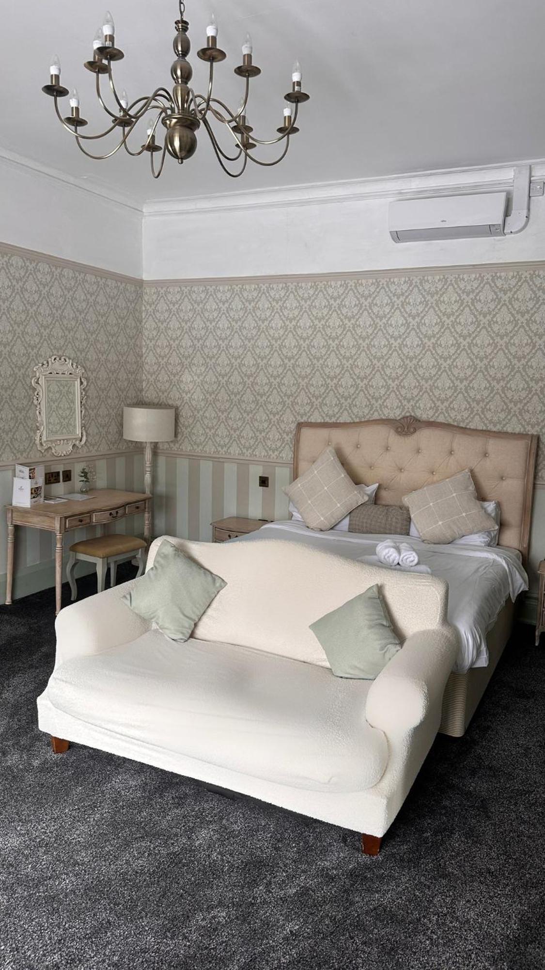 St Andrews Town Hotel ดรอยท์วิช ภายนอก รูปภาพ