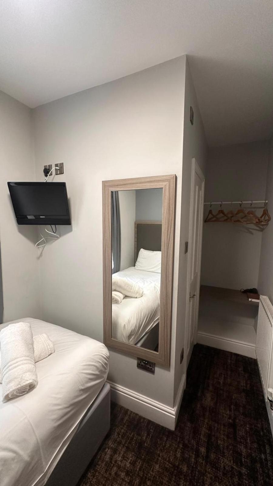 St Andrews Town Hotel ดรอยท์วิช ภายนอก รูปภาพ