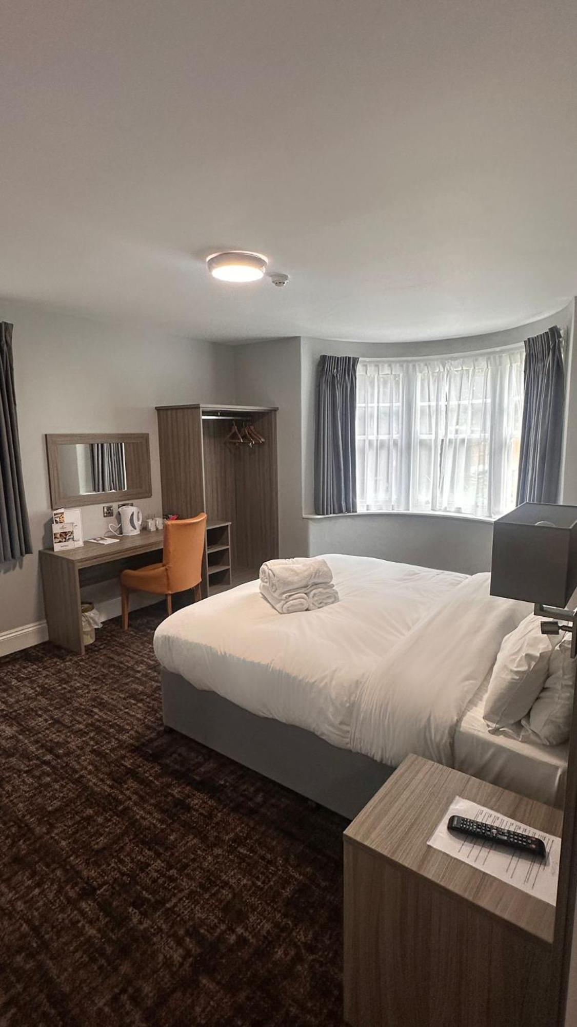 St Andrews Town Hotel ดรอยท์วิช ภายนอก รูปภาพ