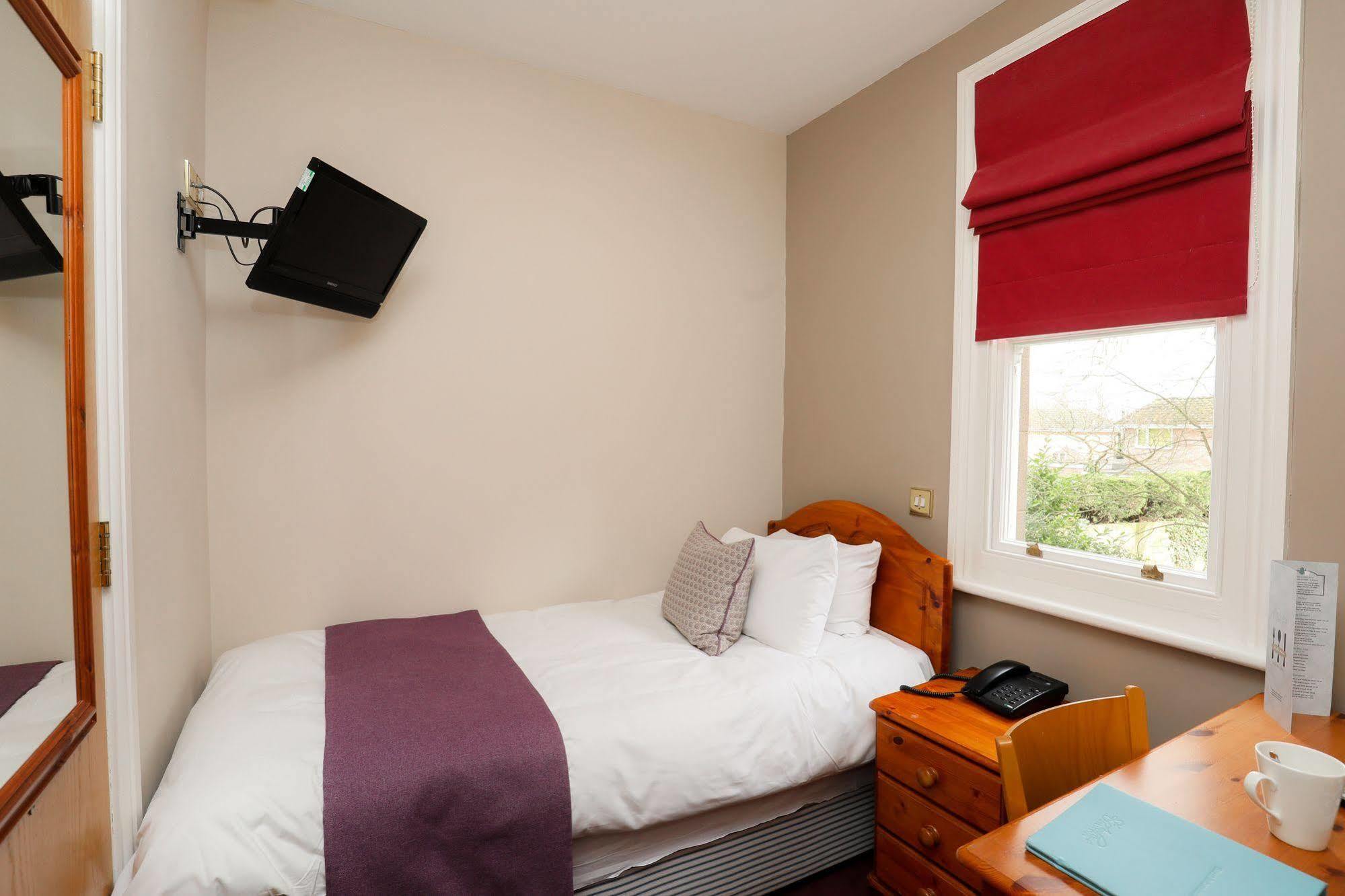 St Andrews Town Hotel ดรอยท์วิช ภายนอก รูปภาพ